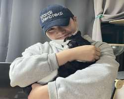 He is a cat lover and hugs them to show his emotions.